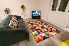 Garland Modern Spacious Apartment, Brentwood 2